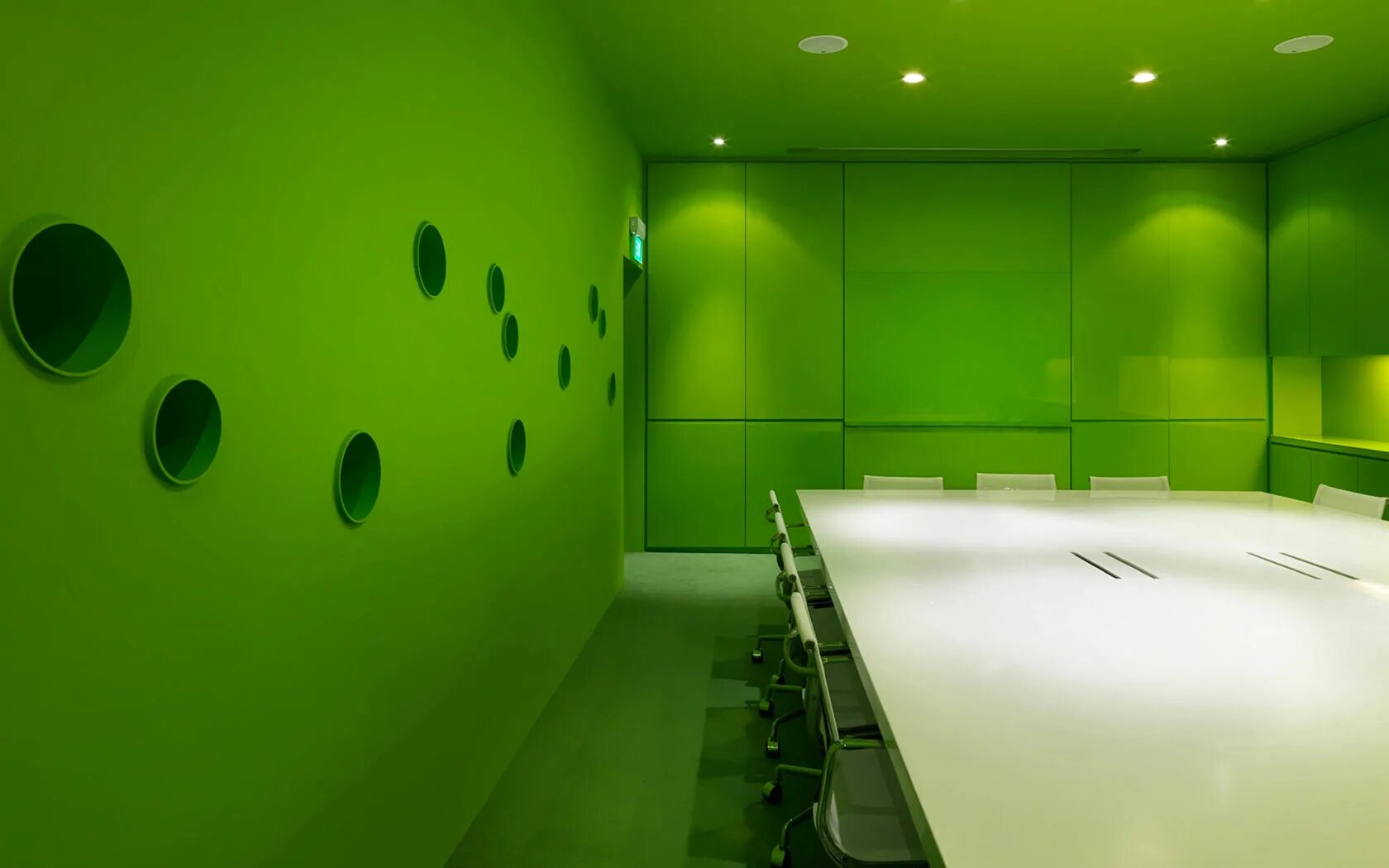 Желто зеленый магазин. Желтый в интерьере магазина. Гирлянда из зеленых шаров. Желто зеленый магазин. Желто зеленый магазин.