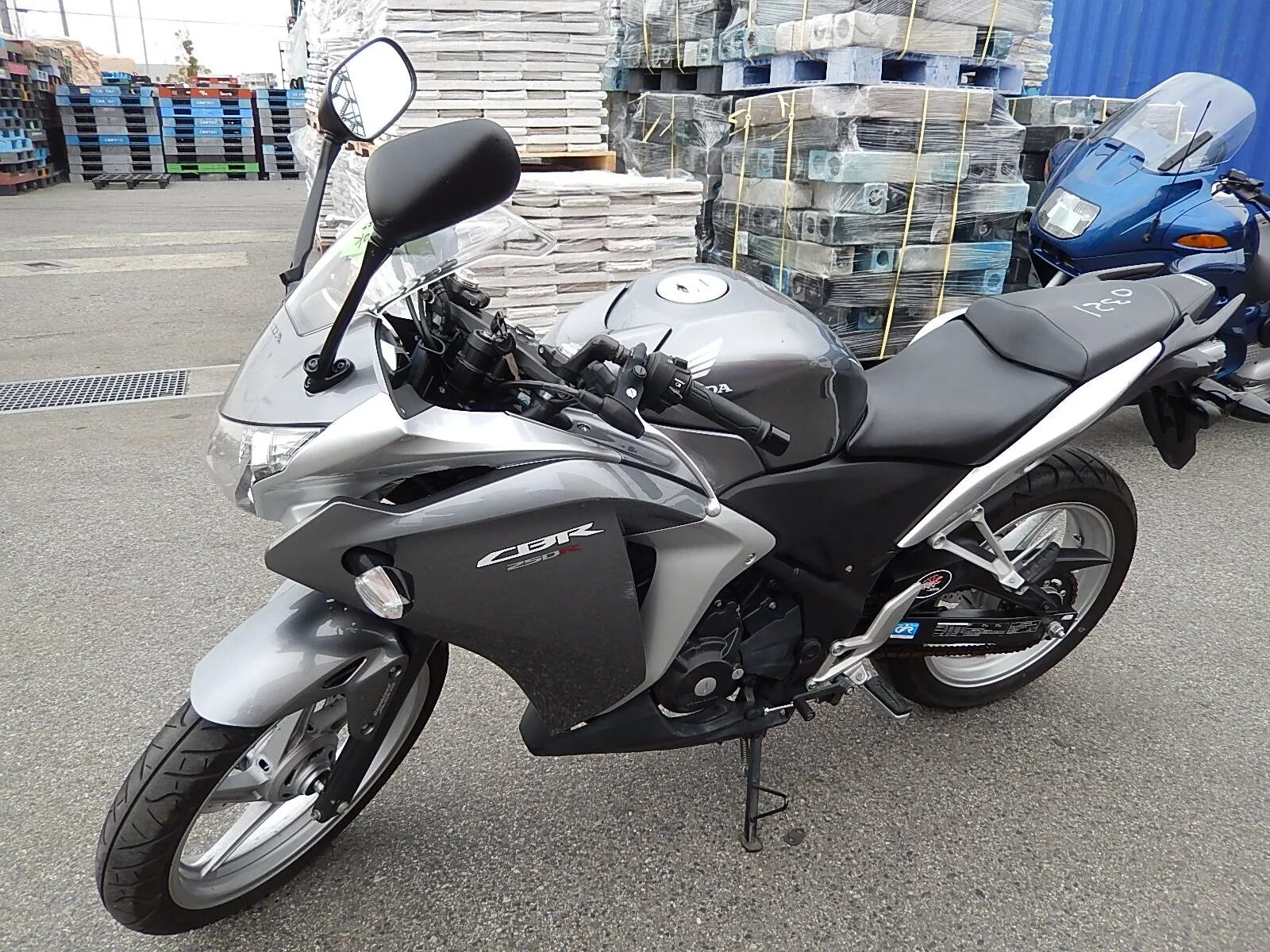 Honda 250 кубов. Мотоцикл Honda 250 кубов. Хонда 250 кубов Дорожник. Honda CBR 250 кубов. 250 250 куб отзывы