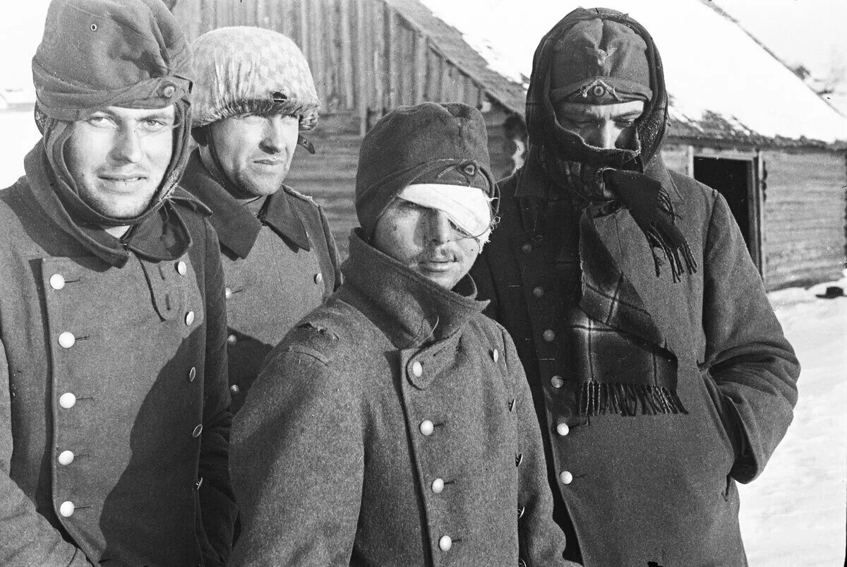 Немцы другое название. Пленные немецкие солдаты 1942. Солдаты вермахта под Москвой 1941. Немецкие солдаты зимой 1942. Немцы в плену под Москвой 1941-1942.
