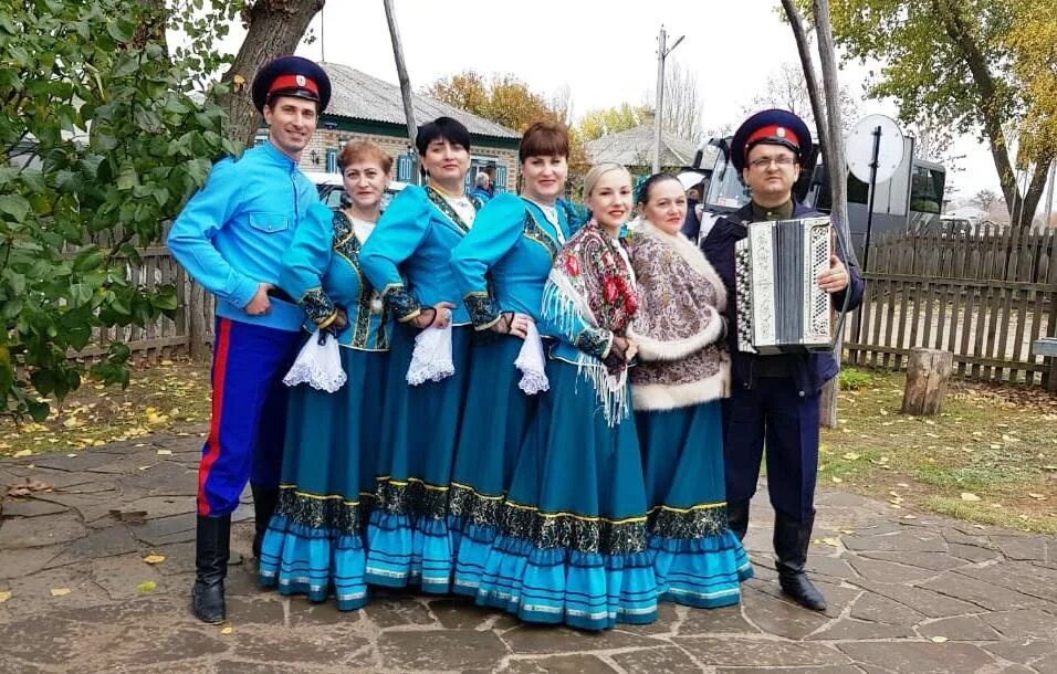 Донское сияние казачий ансамбль Вешенская. Чудин ансамбль.Вешенская. Ростовская область Шолоховский район ст Вешенская. Ансамбль станица Ростовской области. Погода ростовская область шолоховский район ст вешенская