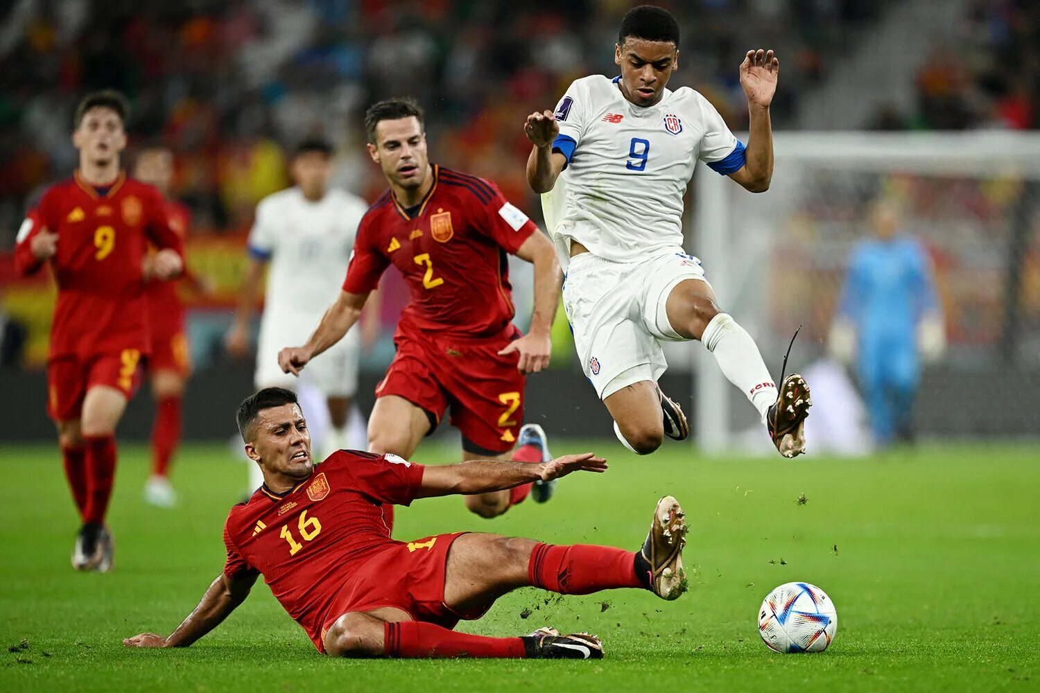 Испания ла лига турнирная таблица по футболу 2021-2022. Правый защитник реала мадрида. Федерико кьеза футбол сборная италии. Джевисон беннетт коста рика. Барселона таблица 2022 турнирная.