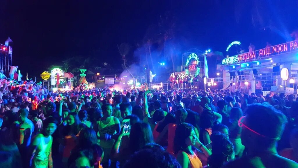 Фул мун пати тайланд. Fool moon party 2024. Fool moon party 2024. Панган full moon party разврат. Мемы фулл мун пати.