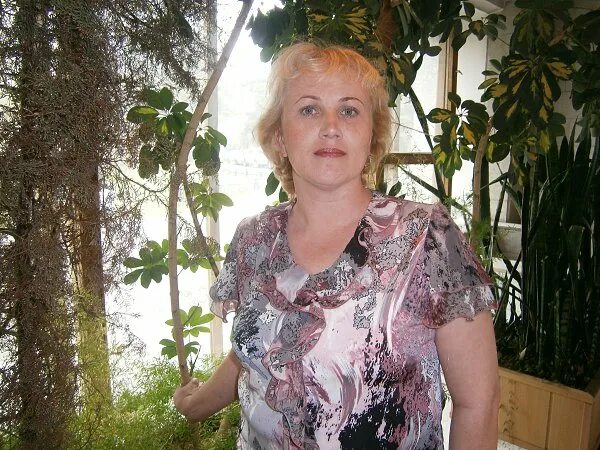 Ирина распутина гусиноозерск. Красивая девушка почтальон. Девушка на заводе. Вакансии работ женщинам шелехова. Татьяна г.