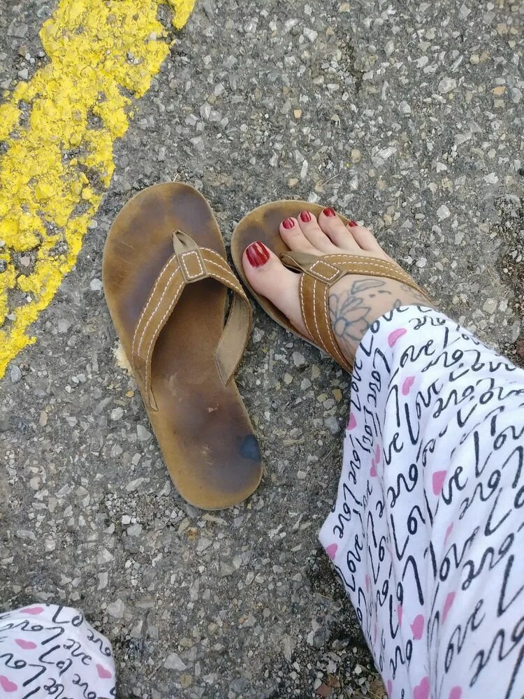 Worn sandals. Smelly well worn Suede Shoes. Трэш обувь. Well worn Shoes Flats. Sole well worn Shoes.