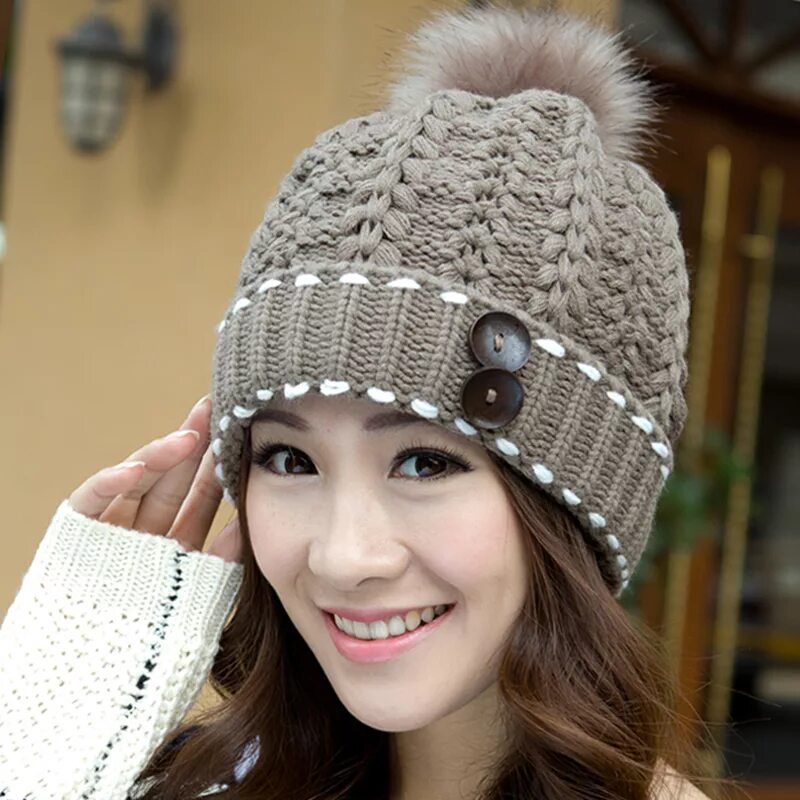 шапка теплая женская крючком. шапка крючком для женщин. элегантные зимние шапки. шапка бини мешковатая. шапка вязаная двухцветная женская.