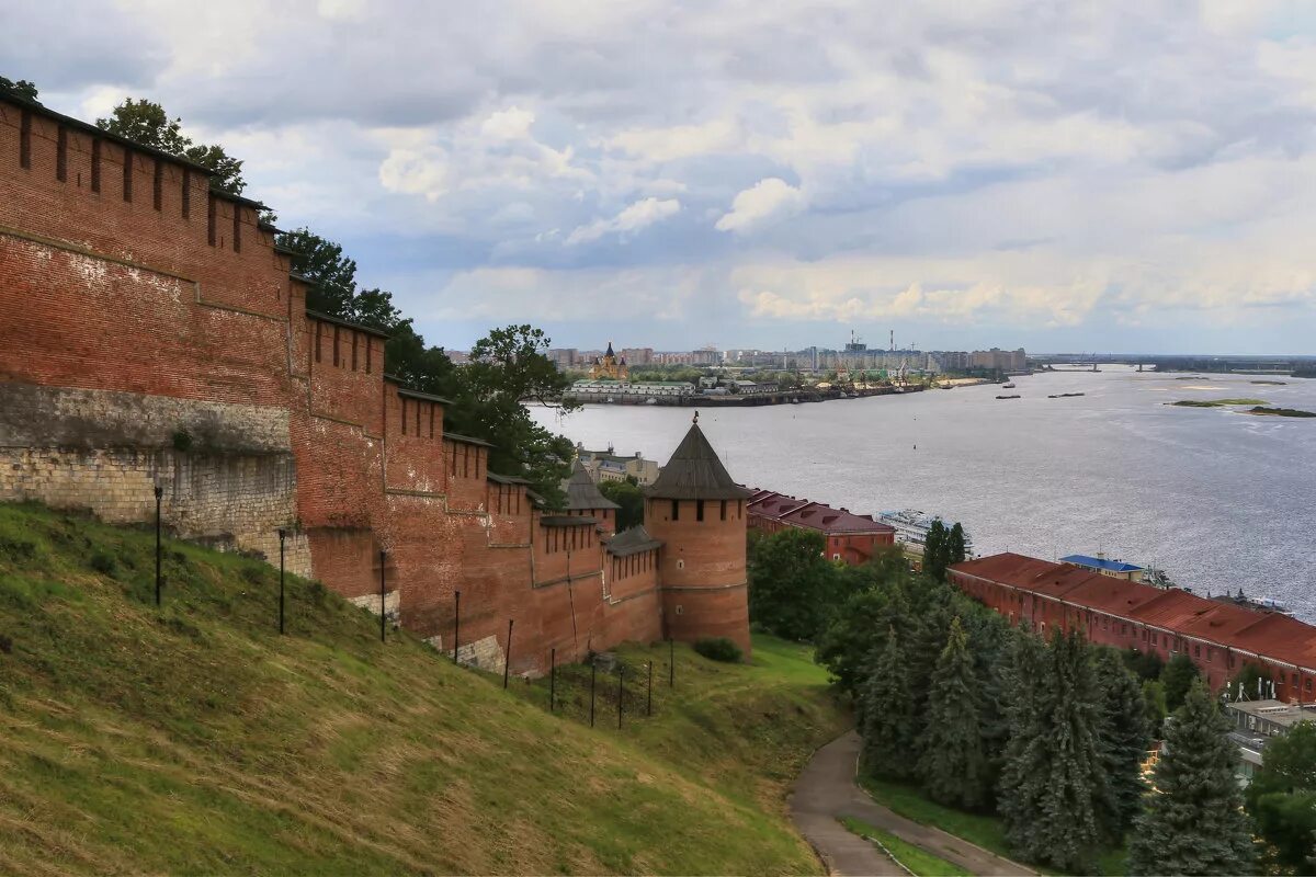 Сайт кремля нижнего новгорода. Дятловы горы Нижний Новгород. Нижегородский Кремль Нижний Новгород. Кремлевская стена Нижний Новгород. Новгородский Кремль Нижний Новгород.