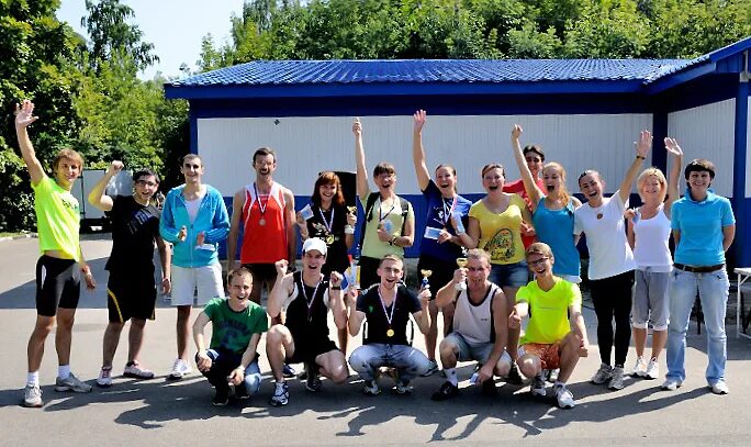 С днем рождения лыжнику открытка. Др бегового клуба. День рождения беговая. День рождения бегового клуба. Открытки с днем рождения баскетболисту.
