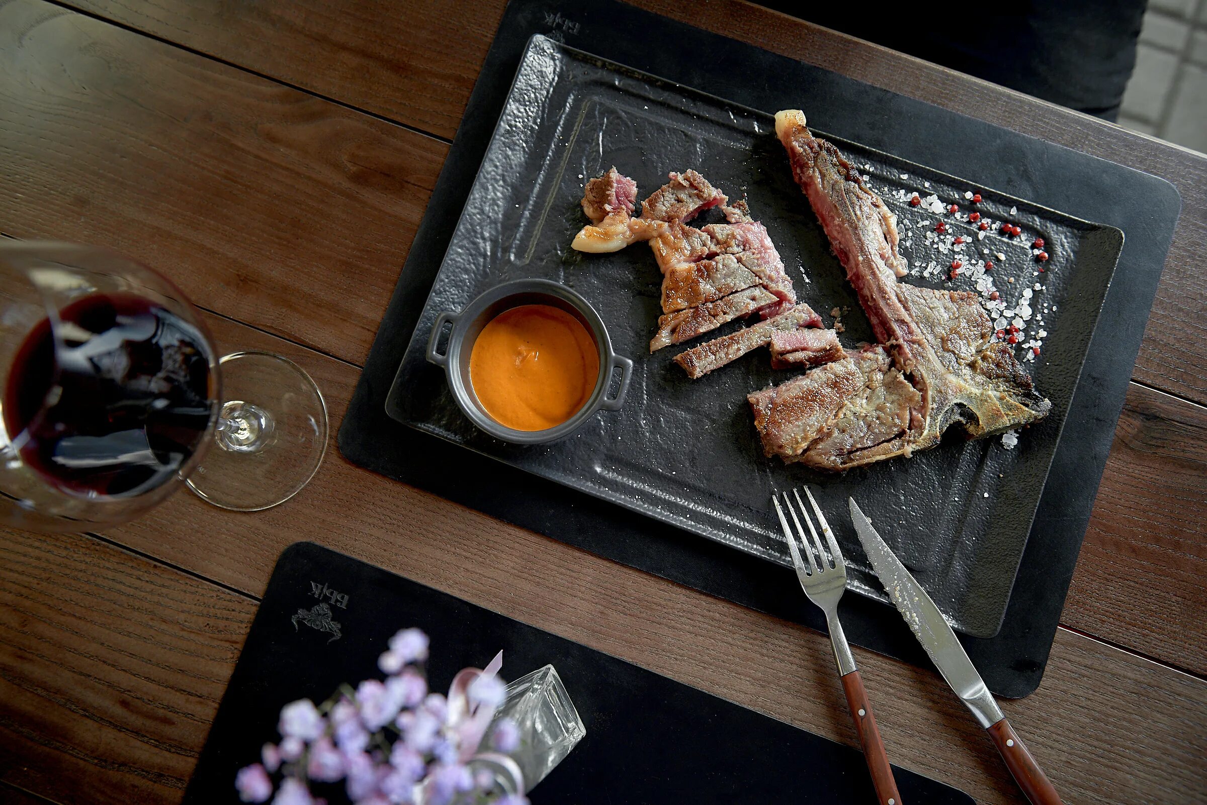 страстной бульвар 8а ресторан the бык. тибончики ягненка. москва душинская улица 14 мясной ресторан the бык. мясной ресторан бык. мясной ресторан кухня.