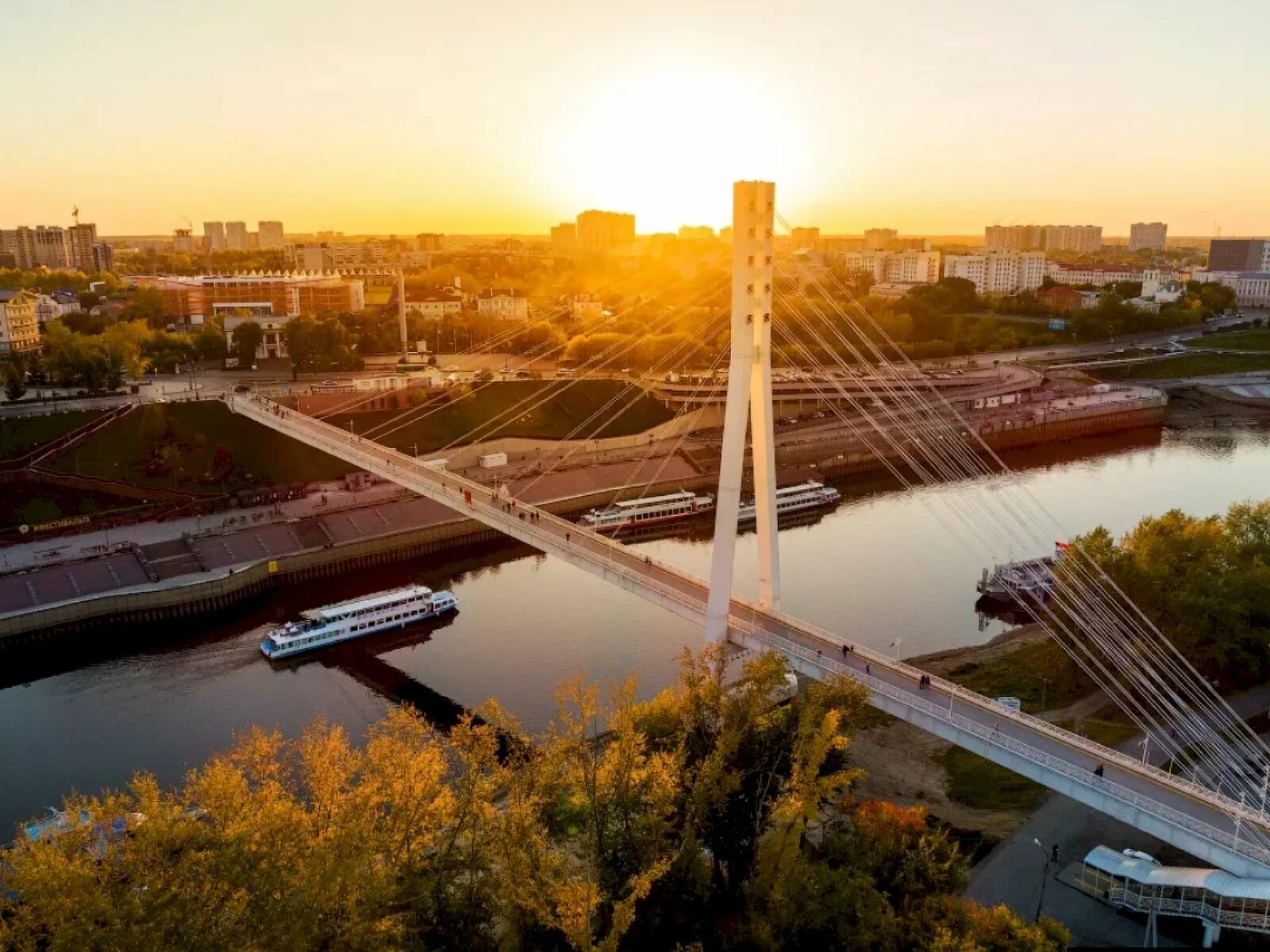 Тюмень столица Тюменской области. Тюмень мост. Тюмень Заречный мост. Тюмень с высоты птичьего полета. Чем известна тюменская область