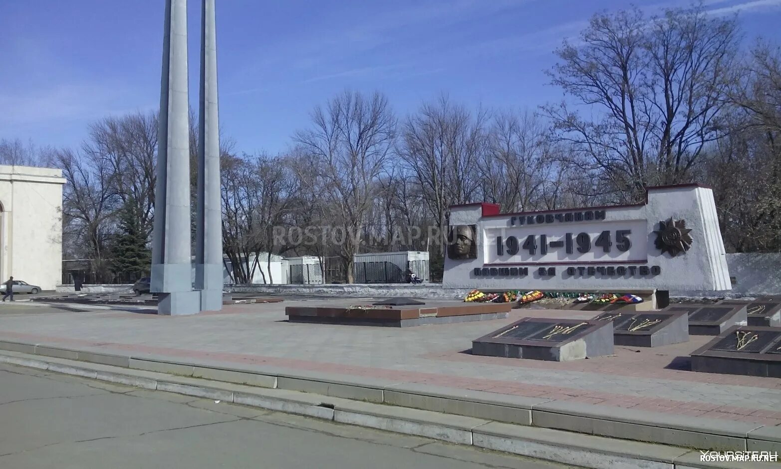 Гуково красная горка. Памятник вечный огонь Гуково. Вечный огонь города Гуково. Город Гуково Ростовской области. Памятники города Гуково.