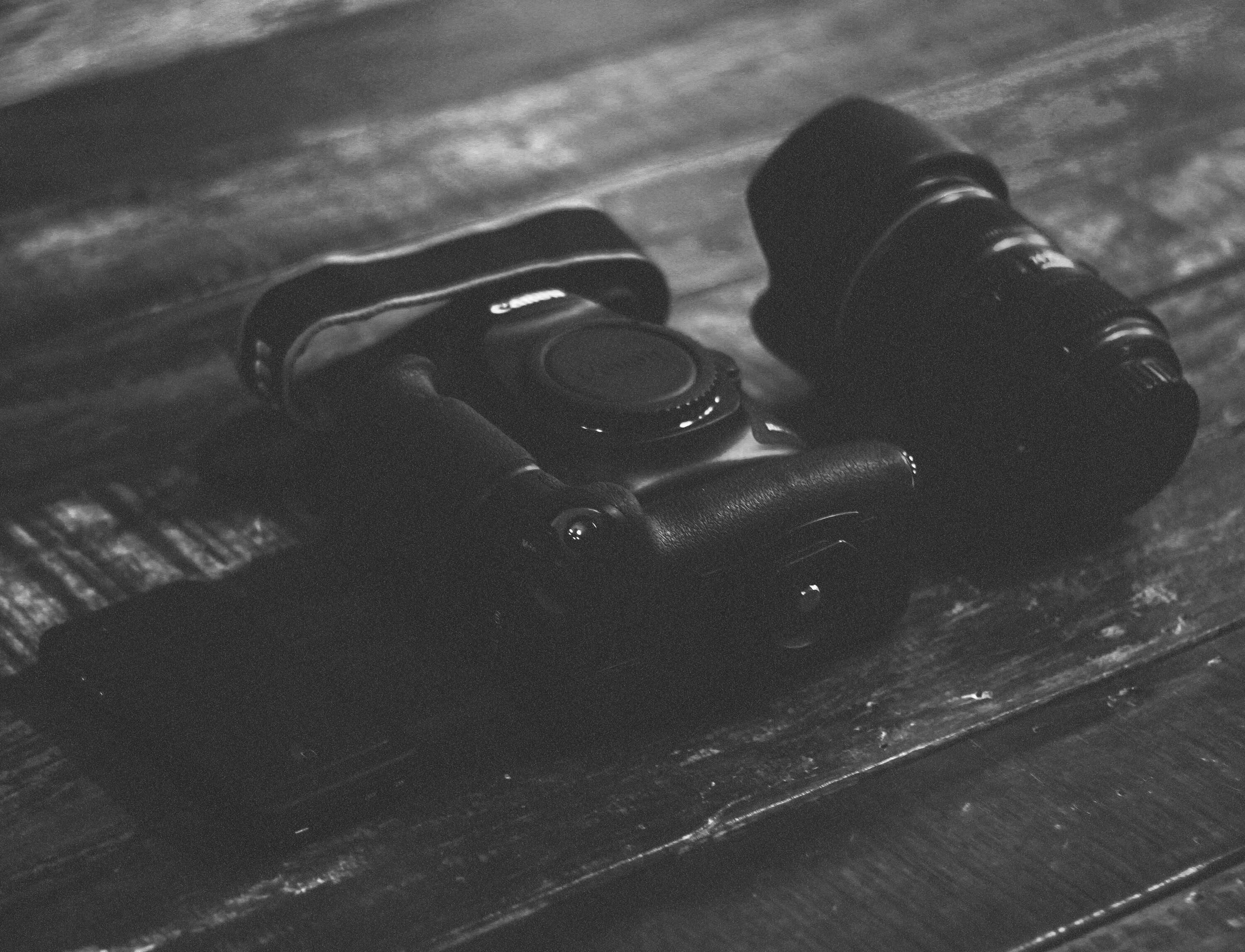 Камера стала черно белой. Монохромный фотоаппарат. Black White фотоаппарат. Монохромная камера. Фотоаппарат Canon черно белое.