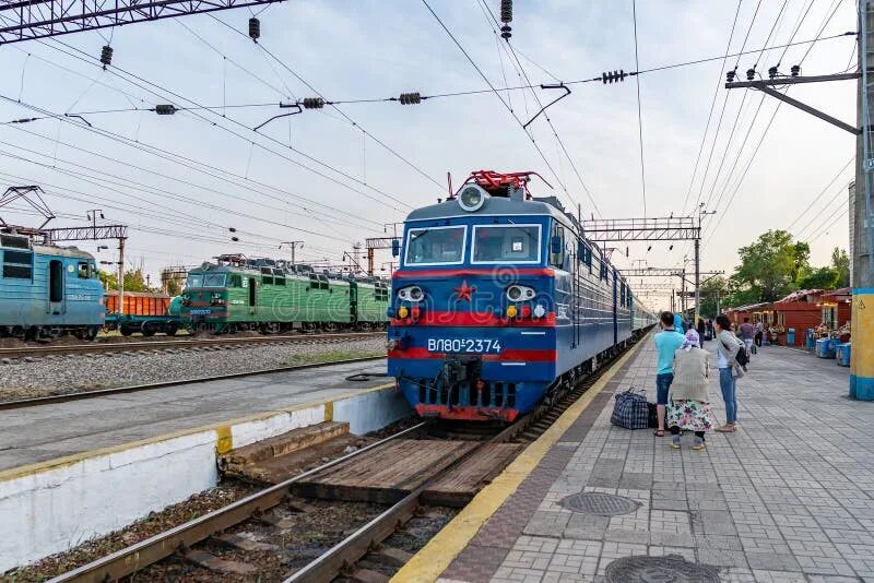 Поезд тараз. ЖД вокзал Тараза. ЖД вокзал Джамбул. Тараз (станция). Станция Тараз Казахстан.