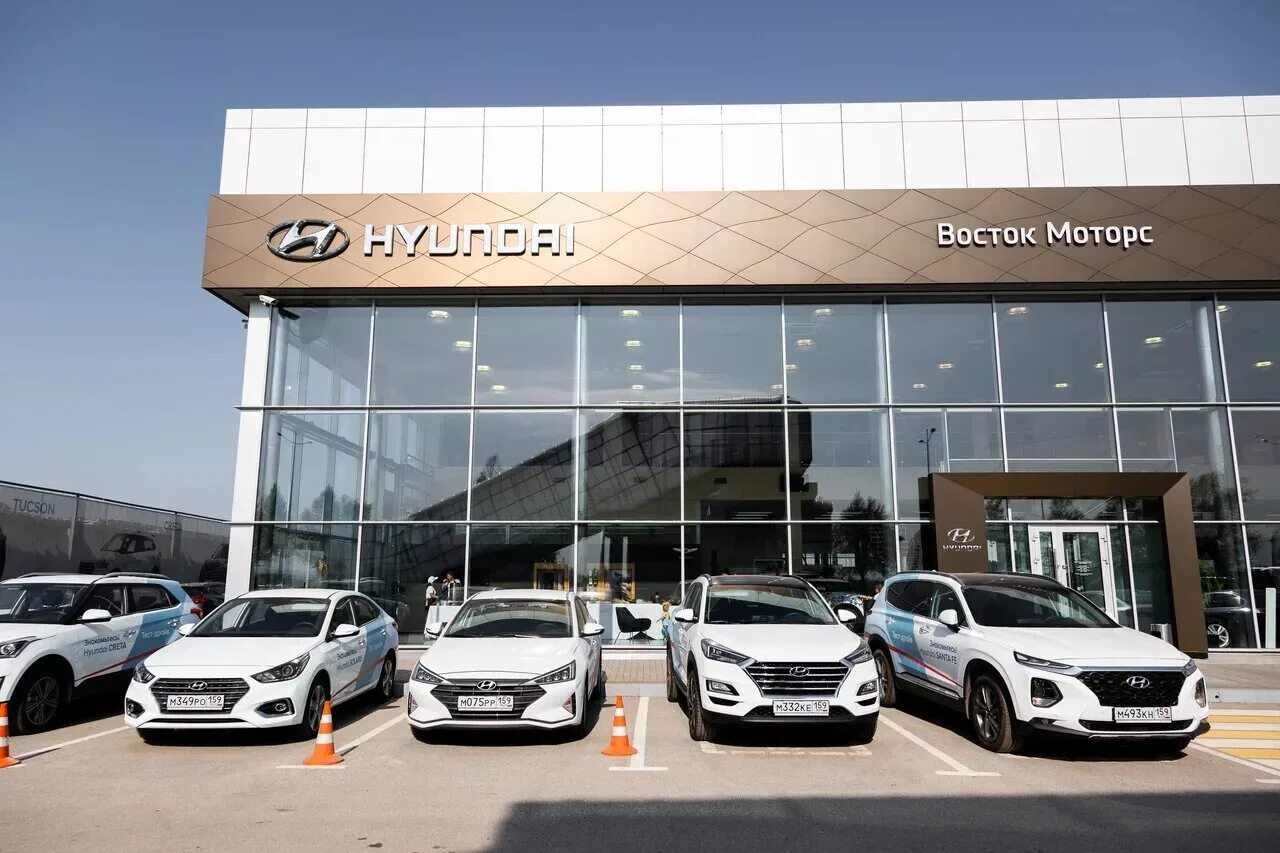 Автосалоны новые хендай. Восток Моторс Пермь, шоссе Космонавтов 316в. Hyundai дилерский центр Южно-Сахалинск. Восток Моторс Пермь Хендай на шоссе Космонавтов. Hyundai Восток.