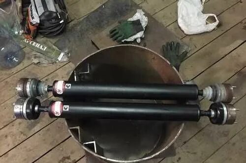 Шрусовый кардан на ниву шевроле. Кардан передний шрусовый нива 21213. Кардан шеви нива на шрусах. Вал карданный нива шевроле на шрусах. Шрусовый кардан на ниву шевроле.