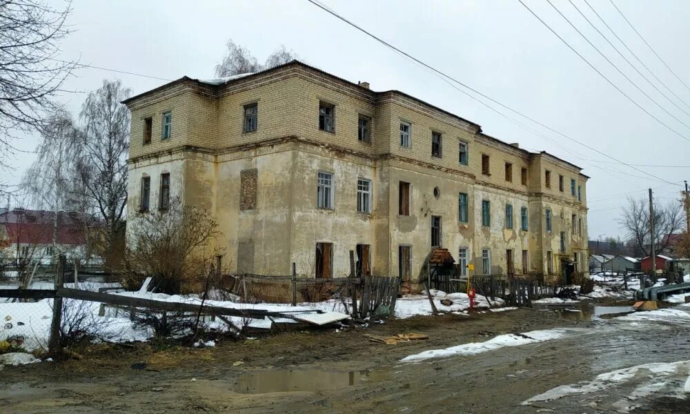 Расселение аварийного жилья чебоксары. Аварийное жилье в чебоксарах. Ветхое жилье чебоксары. Ибреси чебоксары. Посёлок ибреси чувашия зимой.