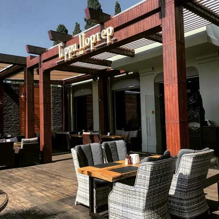 Паб гарри поттер адлер. Гарри поттер паб адлер меню. Трактир кабанья голова гарри поттер. Гарри портер паб адлер имеретинская. Leaky cauldron в гарри поттере.