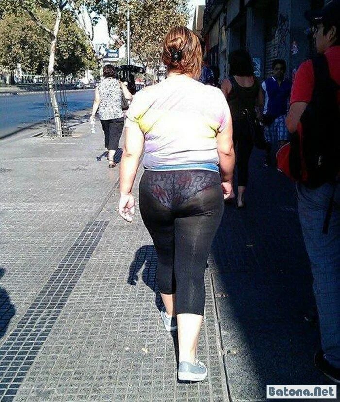 толстые девушки в лосинах. жирные женщины в лосинах. жирные женщины влегесах. толстушки в лосинах. жирная в леопардовых лосинах.