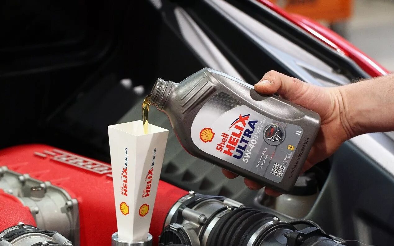 масло автомобильное. шелл моторное масло реклама. масла для автомашины. масло автомобильное. замена масла.
