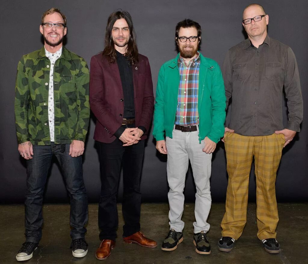 Patrick wilson weezer. Тонкая красная нить группа. Альтернатива 2015. Альтернатива 2015. Альтернатива 2015.