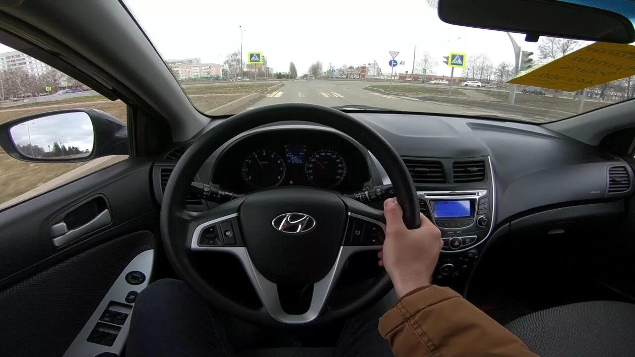 За рулем Хендай Солярис. Hyundai Солярис Test Drive. Hyundai Solaris pov Test Drive. Hyundai Solaris 2013.