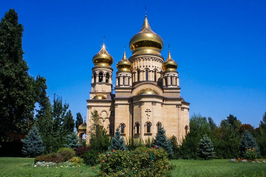 Свято-Успенский храм г. Славянска-на-Кубани. Храм в сад Гиганте Славянск на Кубани.