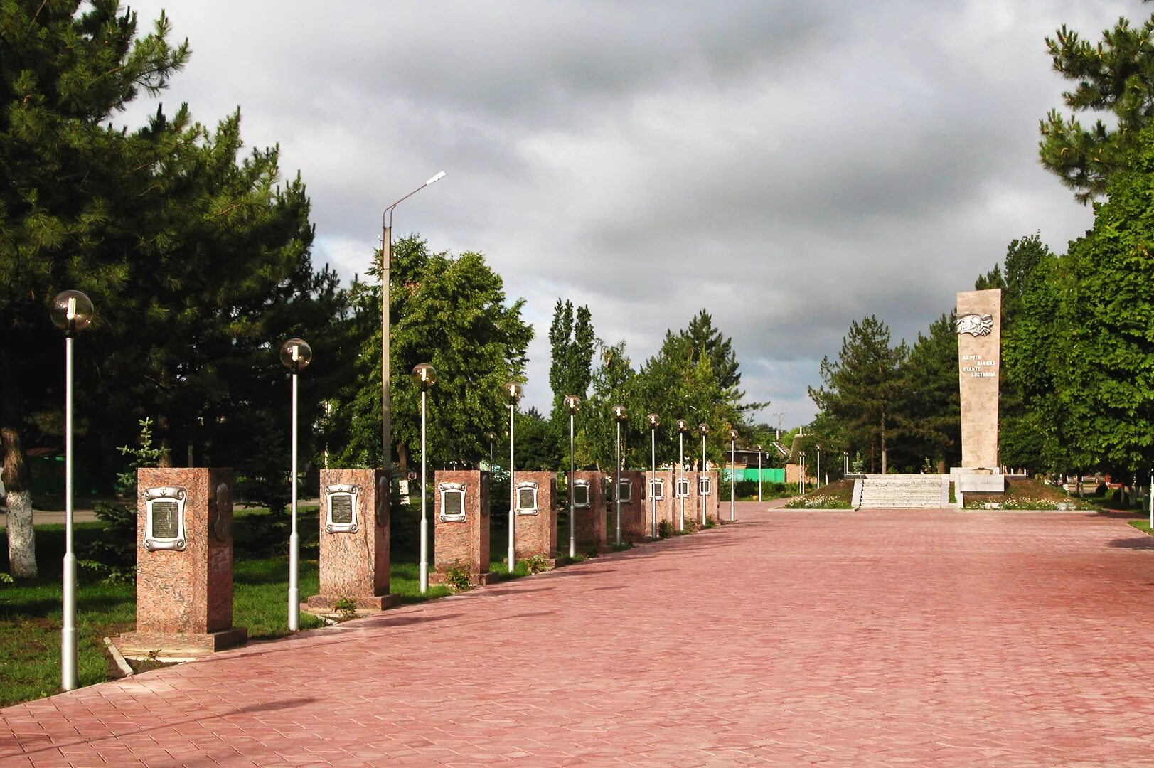 Поселок сальск. Мемориальный ансамбль поклон Сальск. Аллея славы Сальск. Мемориальный комплекс поклон Сальск. Г Сальск Ростовской области.