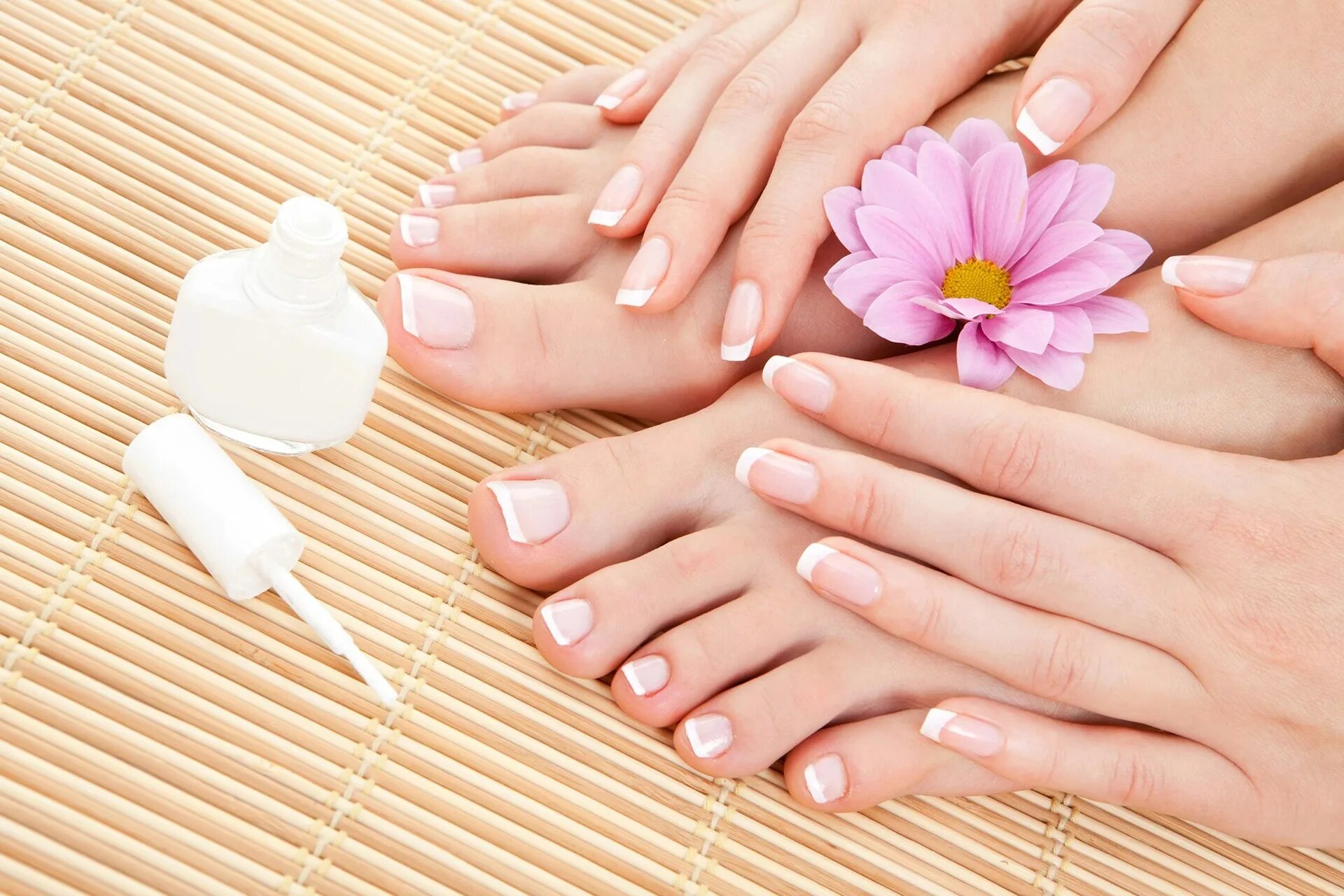 Manicure pedicure. Маникюр и педикюр. Педикюр. Красивый педикюр. Красивый маникюр и педикюр.