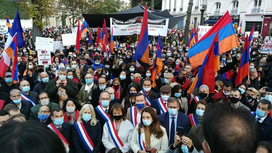 Французские армяне. Армяне во Франции. USA elections Armenian. Students in the National Assembly of Armenia. French Armenian.