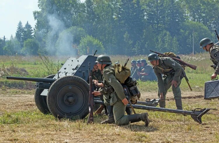 Поле боя 2015 реконструкция batrlfild. Фестиваль поле боя. Военный фестиваль. Дуэты поля сражений