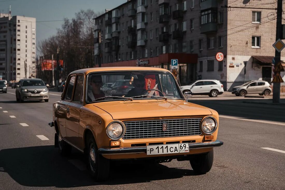 Авто ру тверь и область. Тверь автомобили. Ретро автопробег Тверь осень 2015. Тверь ретро автомобилей в Твери 2021 выставка. Тверь маш 993240.