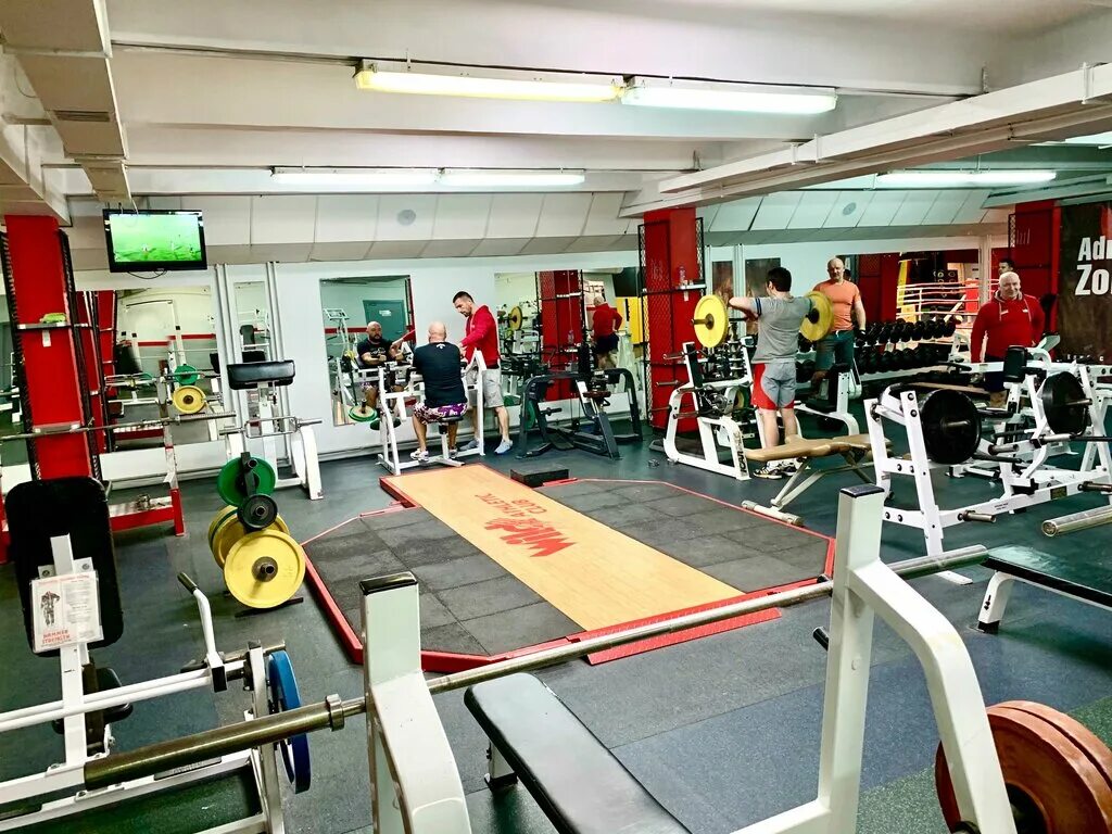 Клуб атлетик. Фитнес атлетик уфа инорс. Фитнес атлетик уфа. Wild athletic речной вокзал. Атлетика спортзал.