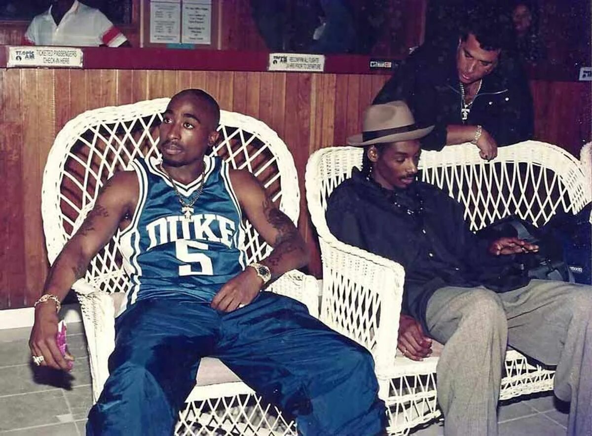 Тупак снуп. 2pac snoop dogg. снуп дог и тупак. тупак шакур и снуп дог. 2pac и снуп дог.