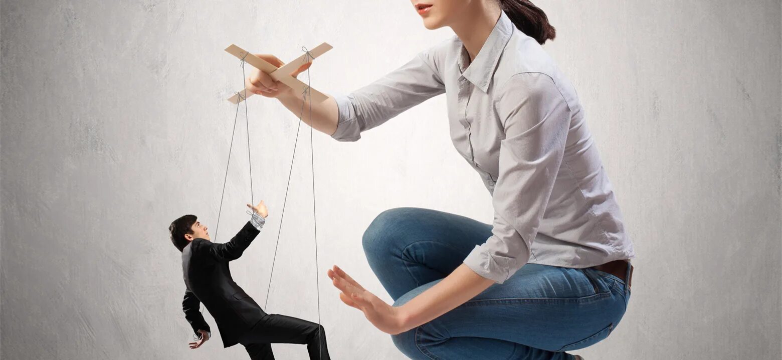 Шалом харлоу муж. Женщина контролирует мужчину. Манипулировать людьми. Женщина управляет мужчиной. Женские манипуляции.