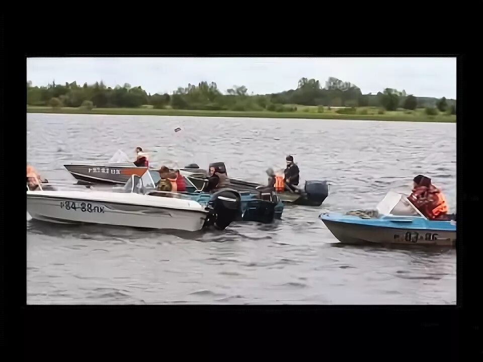 Гонки на лодках ПВХ. Покатушки на лодке. Гонки на лодках в Усть Цильма. Гоняем на катере по реке. Гаврик спал возле лодки