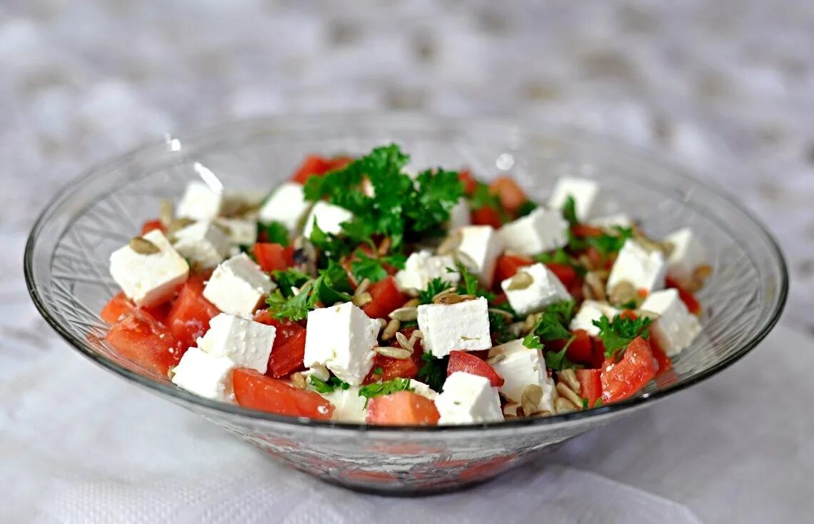 салат греческий с брынзой пошаговый. салат с брынзой и маслинами. салат с брынзой и маслинами. салат греческий с брынзой пошаговый. греческий салат с фетаксой.