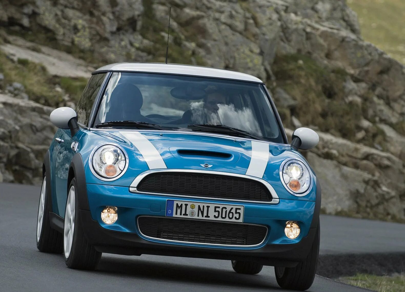 Шевроле маленькая машина модель. Мини купер 2002. Лучшие из мини машин. Mini cooper s 2009. 2005 smart crosstown concept.