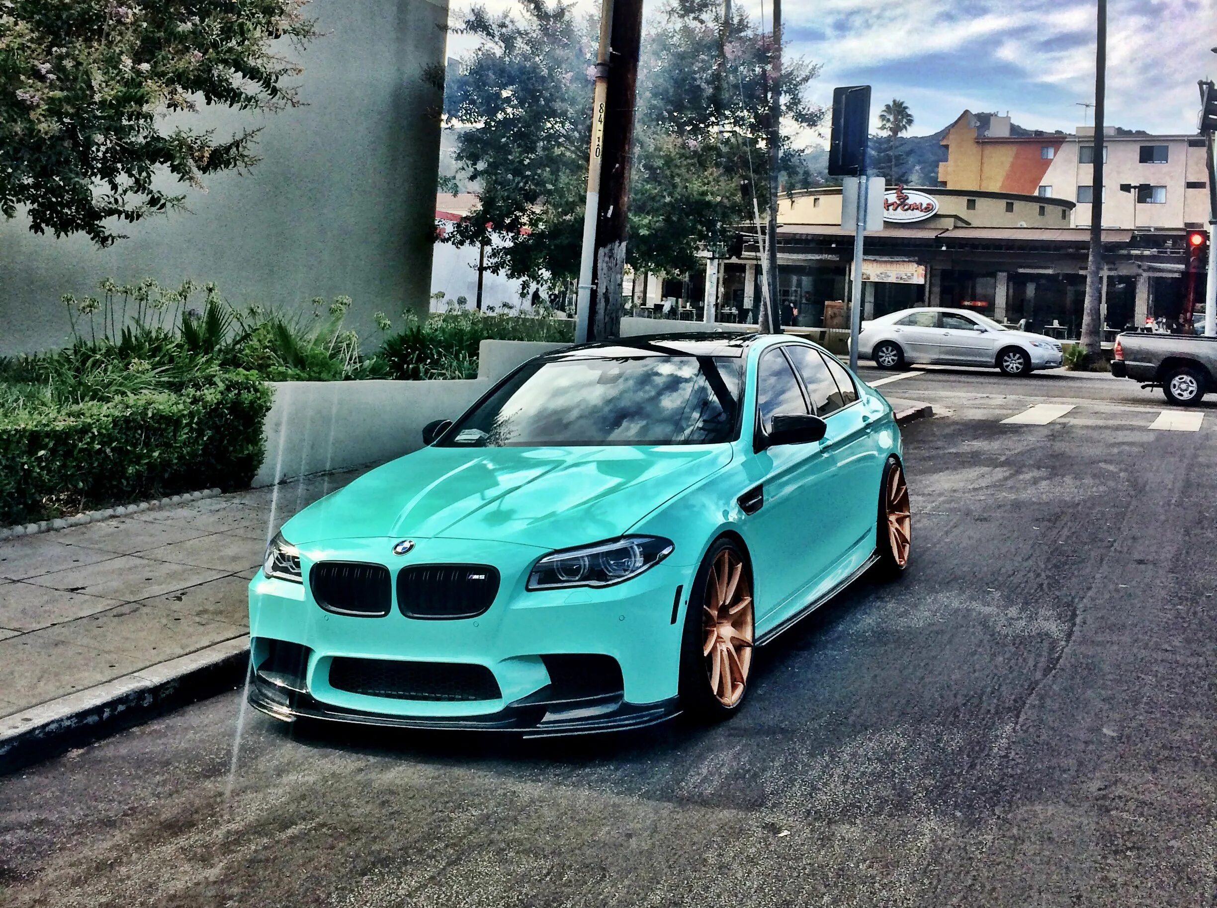 Воскресенская 16 тольятти автосалон. Тон авто тольятти логотип. Астон мартин дбс 2009. Ауди р8 темно зеленая. Ауди р8 фиолетовая.