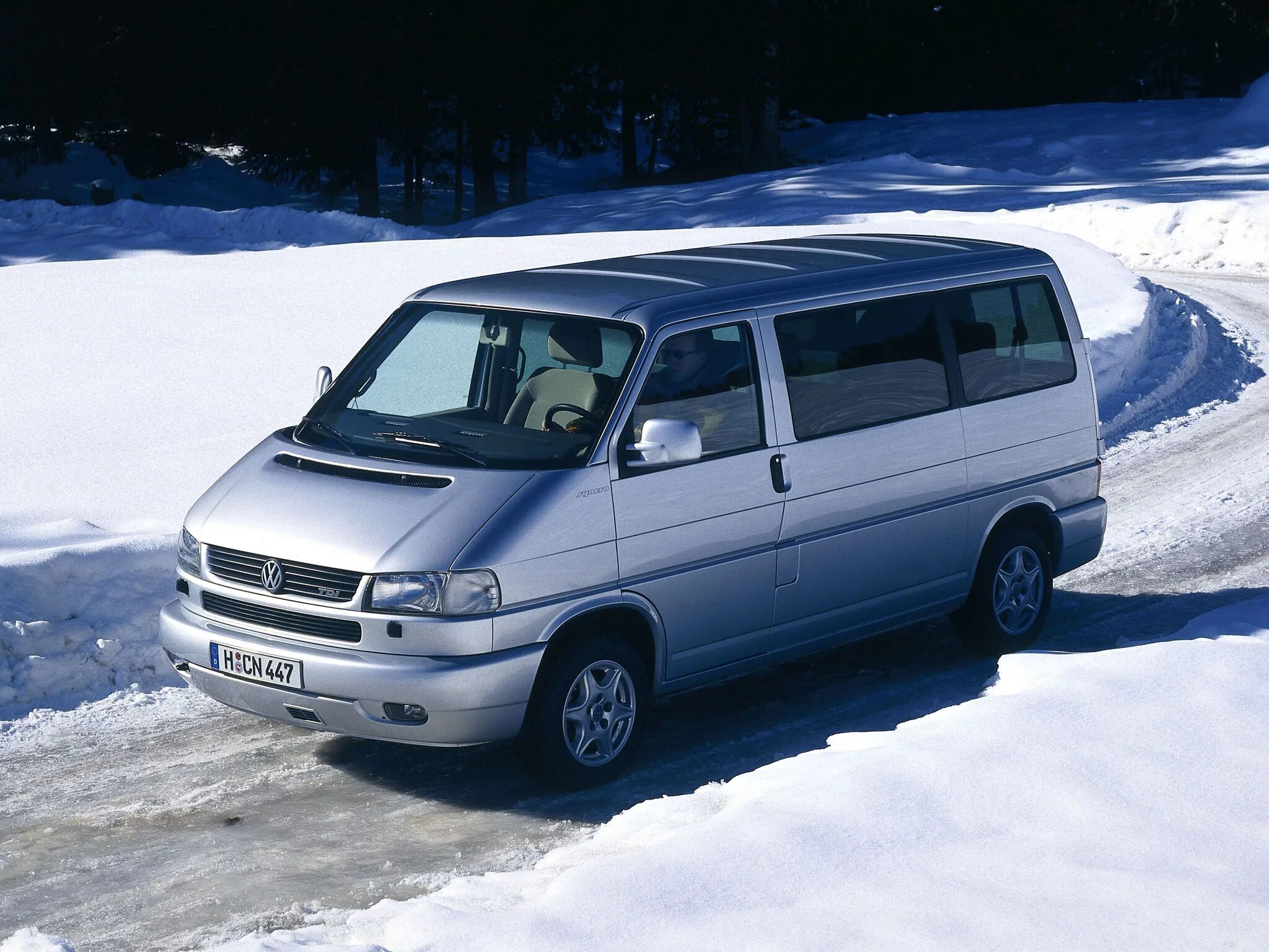 Т4 мультиван. Фольксваген Мультивен т4. Volkswagen Transporter t4 минивэн. Фольксваген Транспортер 1996. Фольксваген Мультивен 1996.