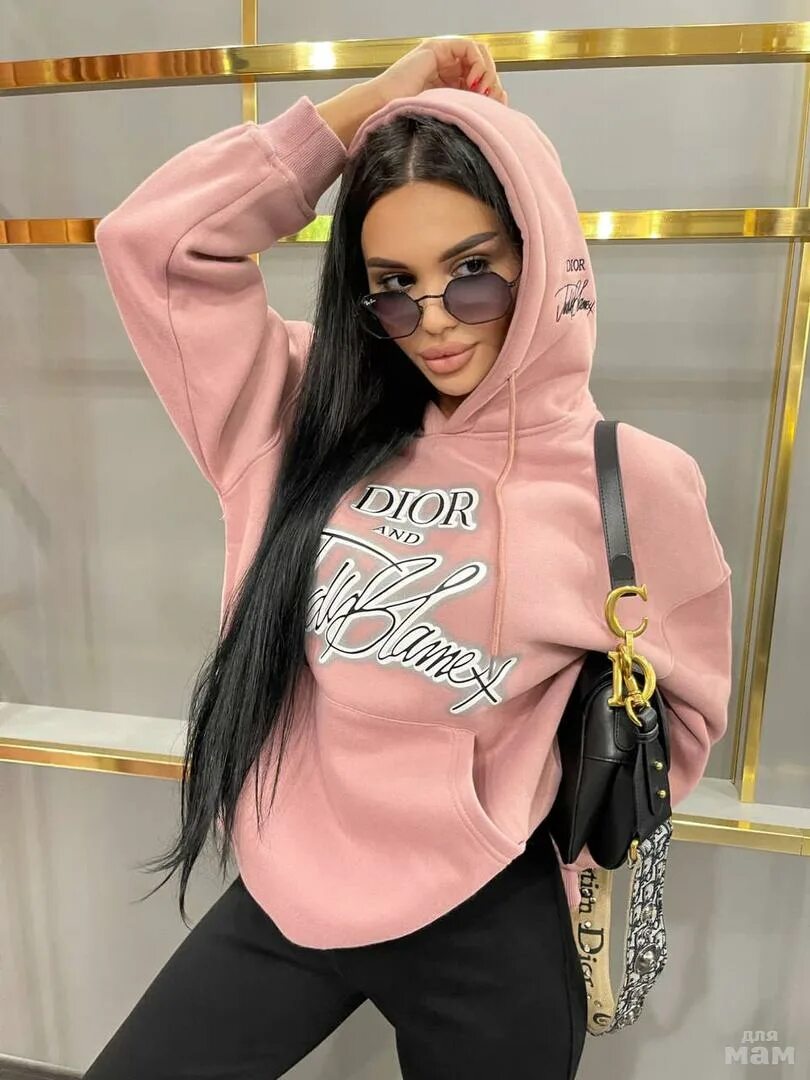 Девушка записывает видео. Корней тарасов избили членом. Издевательства на украине. Лиля карамелька поймана. Лиля карамелька поймана.