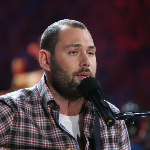 Ургант и слепаков. Слепаков песни а народ живет. Слепаков добрый москвич. Семён слепаков альбомы. Песня о чиновнике слепаков слушать.