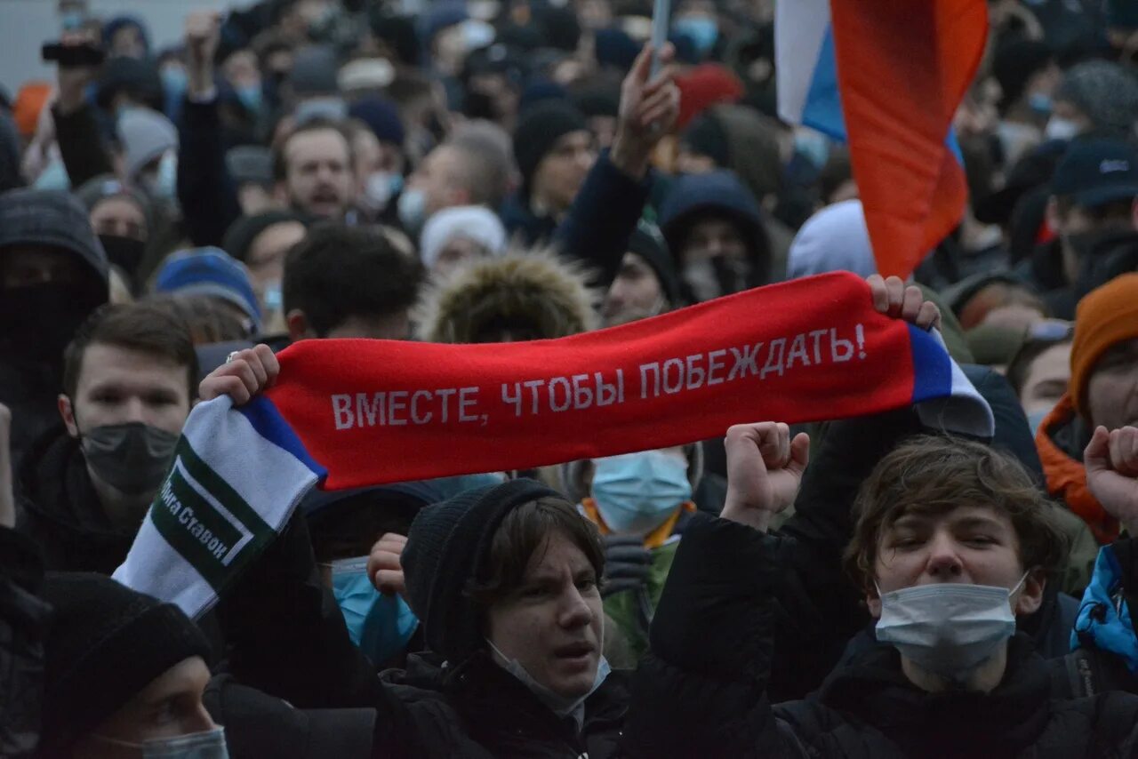 Митинг под окном. Митинг в Саратове. Митинг Саратов 2022. Мирные митинги Саратов.