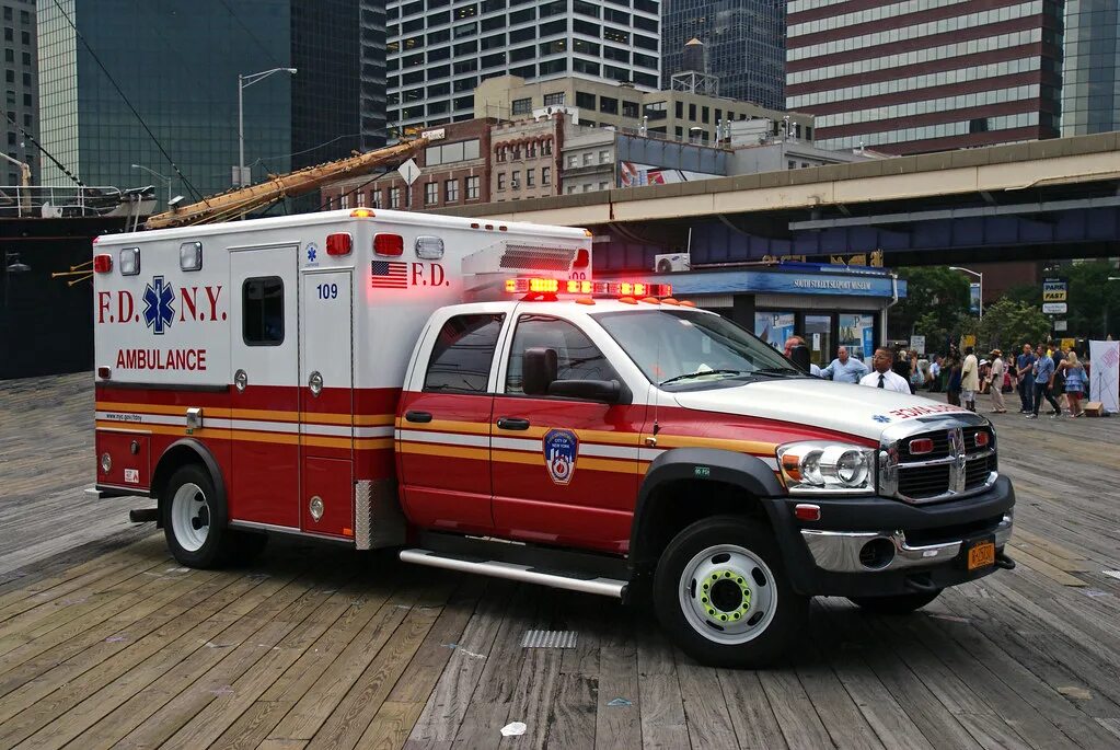 Fire truck police car. Dodge Ram Ambulance. Dodge FDNY. Амбуланс 103. Додж Дакота амбуланс.