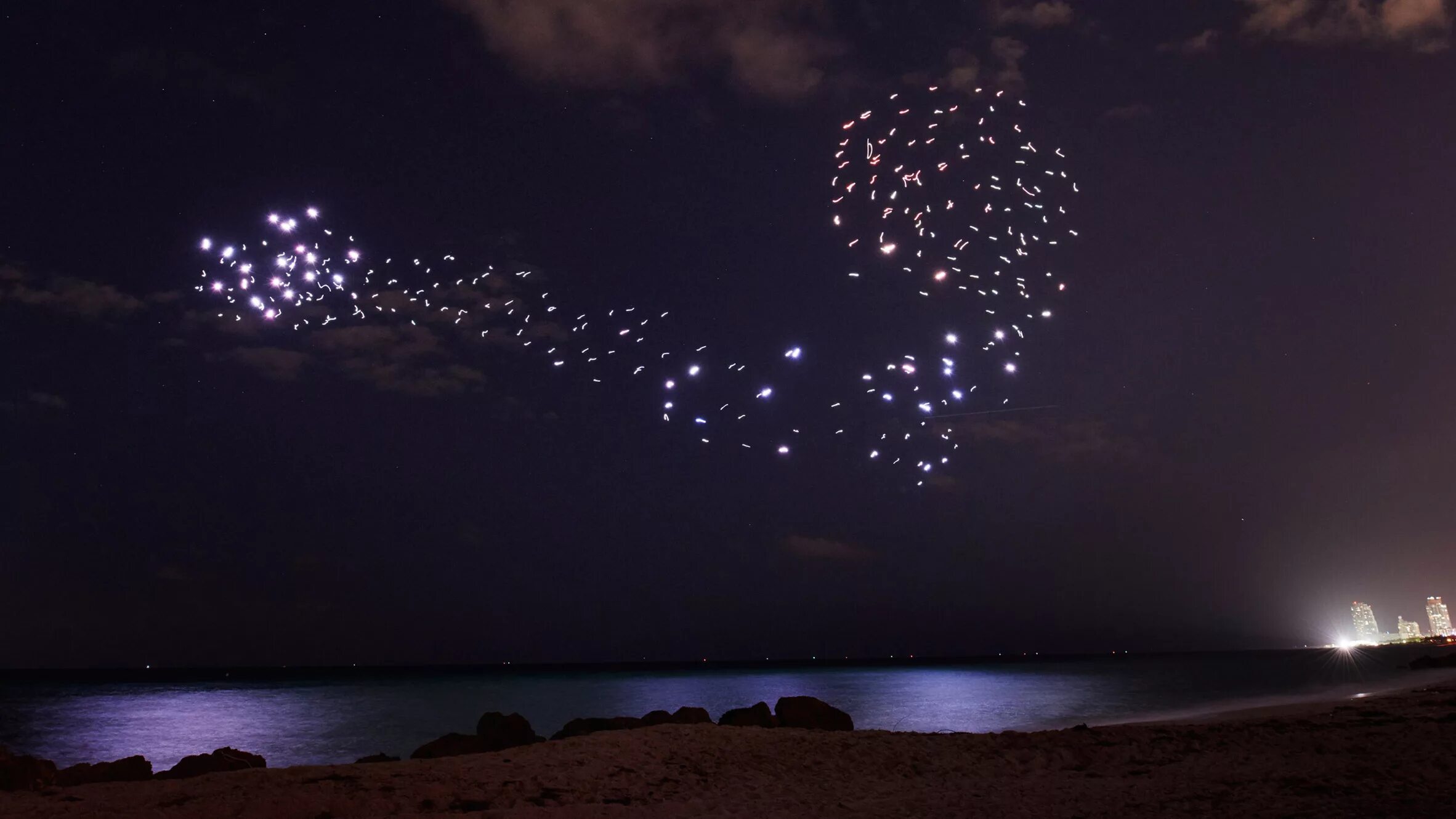 Биолюминесценция светляков. Парящий ангел. Лети светясь. Стихотворение огонек. Стих про пламя.