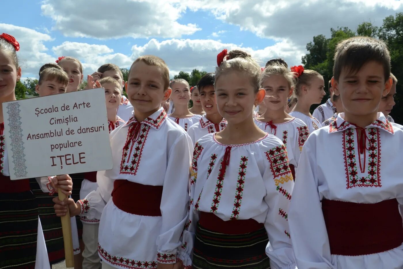 Сколько лет молдове. Лимба ноастрэ в Молдавии. Национальный праздник Молдовы лимба Ноастра. Лимба ноастрэ — национальный день языка в Республике Молдове. Молдавия праздник.