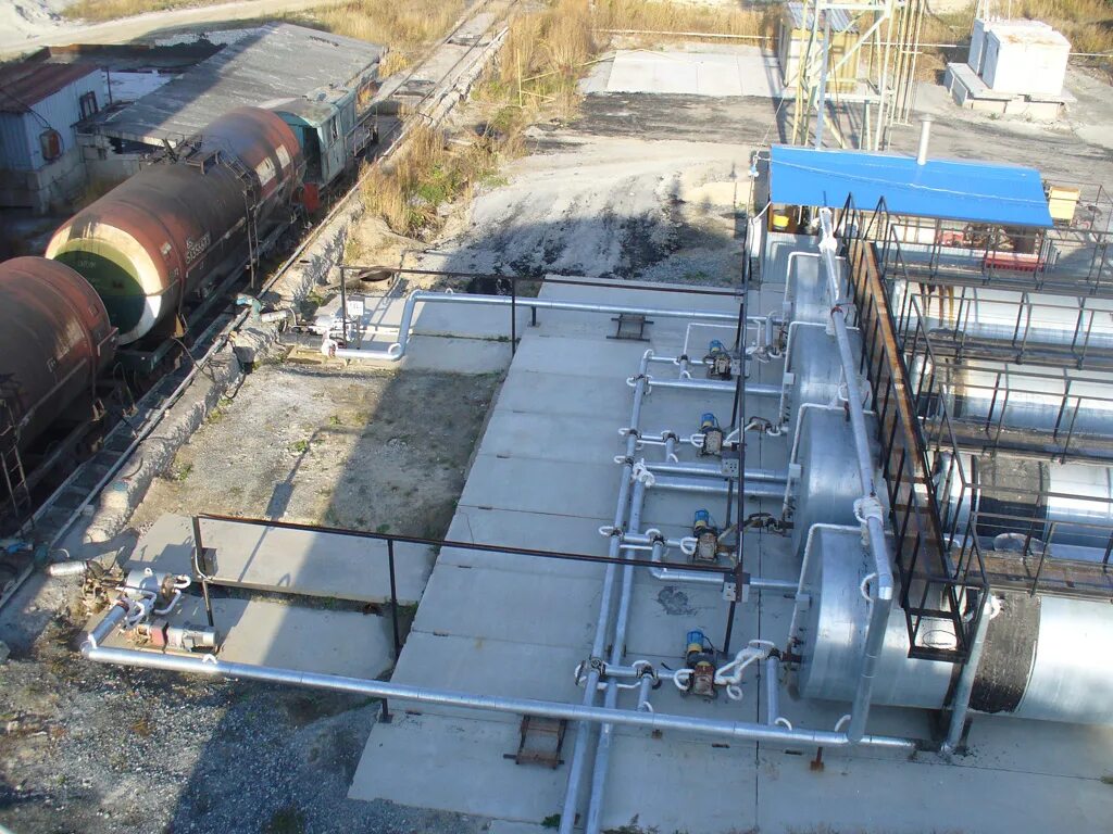 Сливо наливная эстакада нефтепродуктов. Разгрузка цистерн. Промывочно-пропарочные станции железнодорожных цистерн. Налив нефтепродуктов в жд цистерны. Нижний слив суг цистерны.