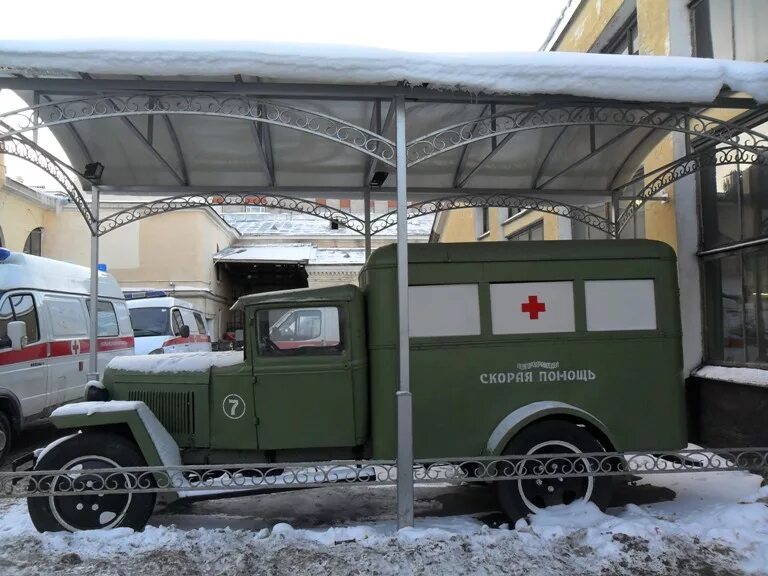 Первые станции скорой помощи. Первая карета скорой помощи в России. Первые кареты скорой помощи. Первый автомобиль скорой помощи. Первый санитарный автомобиль в России.