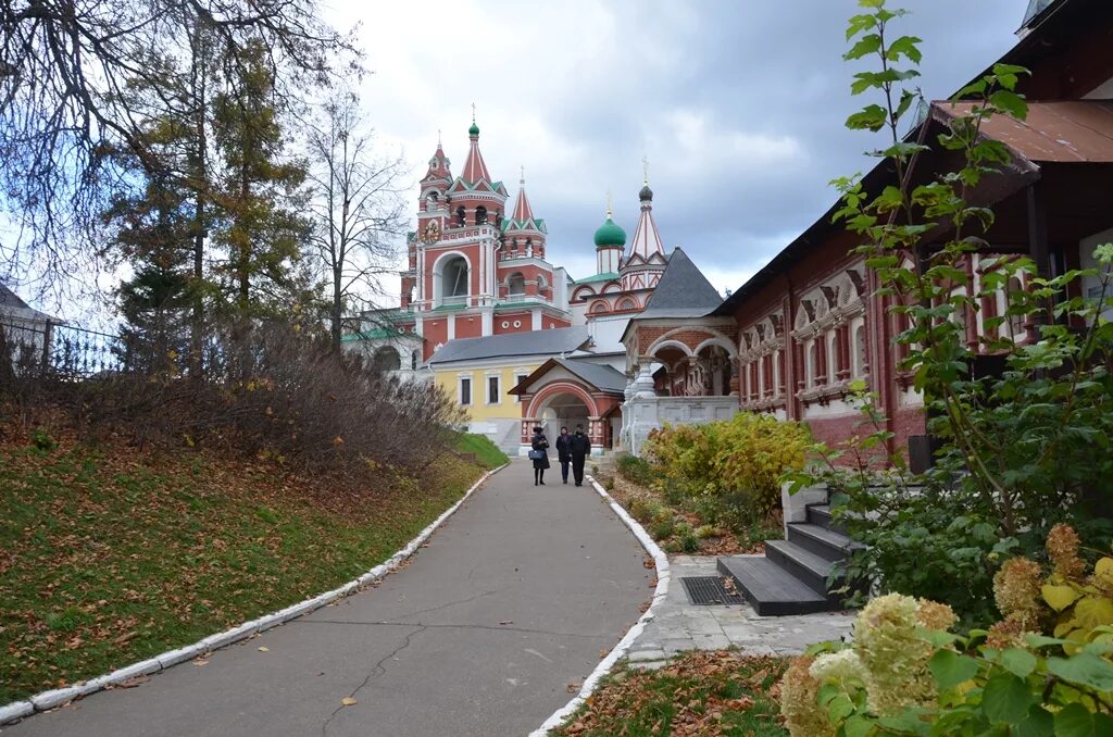 Свято сторожевский монастырь. Сторожевский монастырь в Звенигороде. Саввино-Сторожевский монастырь Московская область. Монастырь Звенигород Саввино-Сторожевский монастырь.