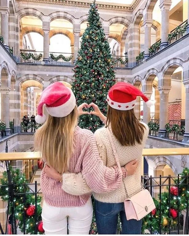 новогодняя фотосессия для девушки. новогодняя фотосессия для девушки. фотосессия новый год. две елочки подружки. фотосессия с подругой в студии новый год.