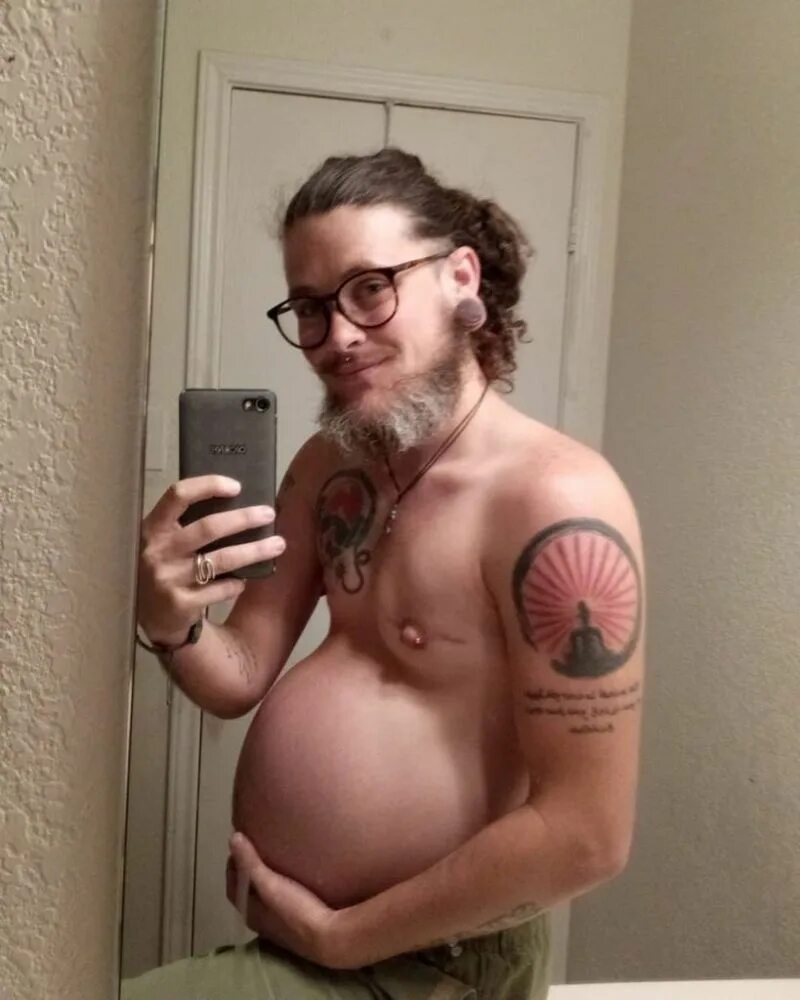 Уайли симпсон беременный. Уайли симпсон трансгендер. Уайли симпсон родила ребенка. Трансгендерный мужчина.