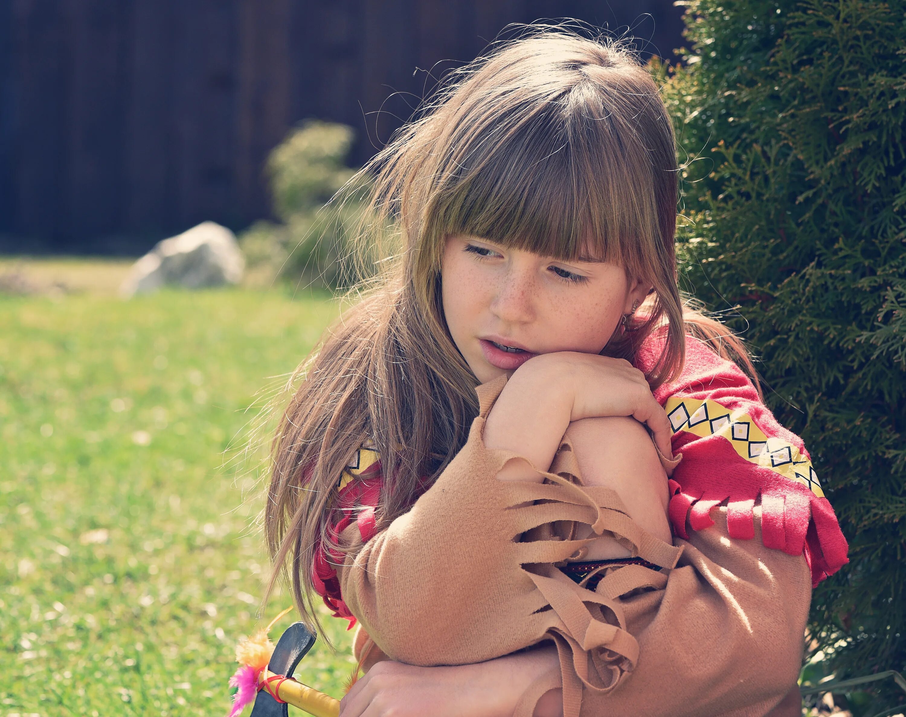 Раз дети девочка. Мама и дочка. Недовольная девочка. Портрет девочки. Ребенок девочка.